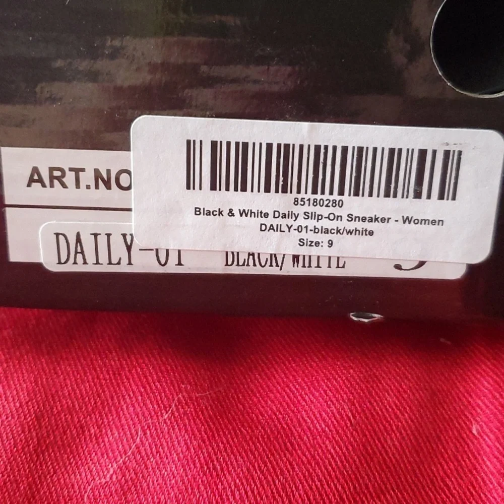 NWOT "NAVIG 8" Slip-on Sneakers Black/White Size 9 - Picture 7 of 7